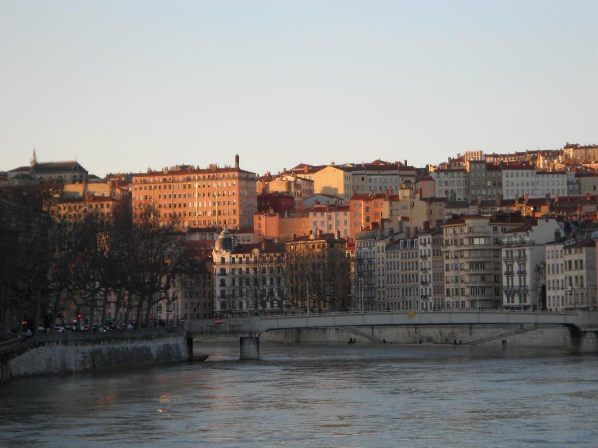 Gite Du Vieux Лион Екстериор снимка